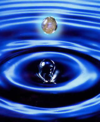 UNE PETITE GOUTTE D'EAU PEU SAUVER UNE VIE